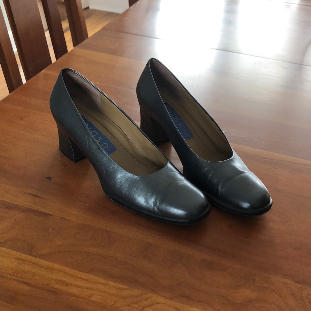 Women’s dress shoes